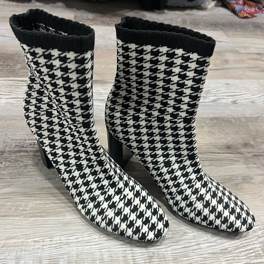 Cute houndstooth sock bootie